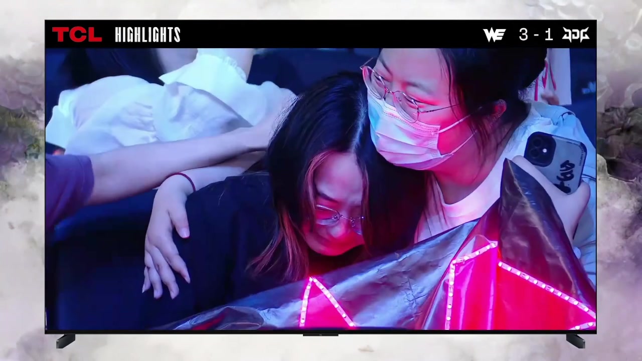 就是今天！WE以下克上战胜JDG 现场多位粉丝落泪  在朋友怀里痛哭